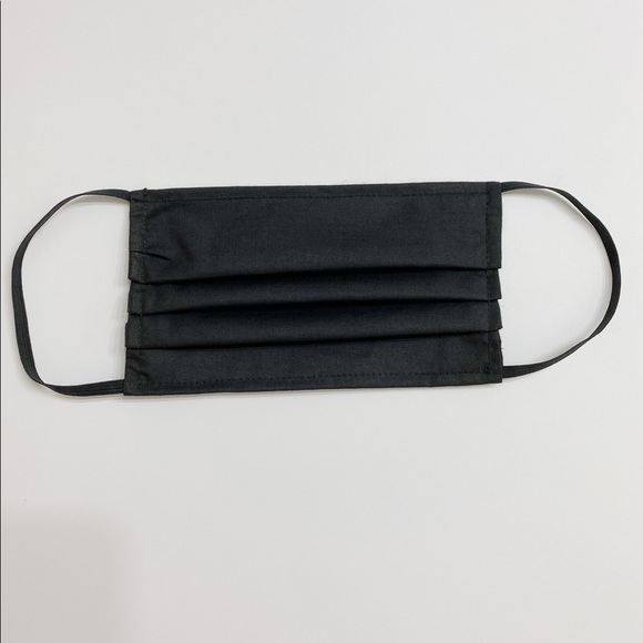 BLACK pleated FACE MASK with filter POCKET - Picture 3 of 7